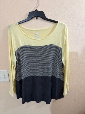 Maurice’s 24/7 Light Yellow and Black Colorblock Long SleeveTop